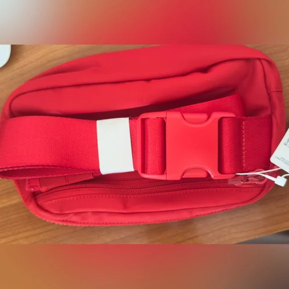 NWT Lululemon Red 1L belt bag - Picture 2 of 4